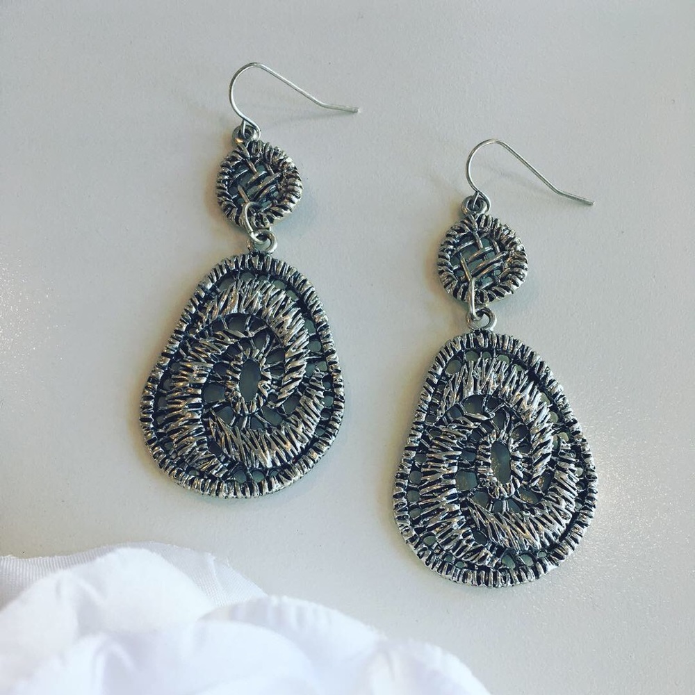 Vintage Detailed Statement Earrings - image 1